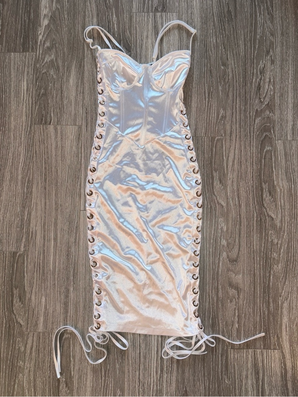 HOT MIAMI STYLES y2k White Lace-Up Satin Bodycon Dress with gold Grommet Details